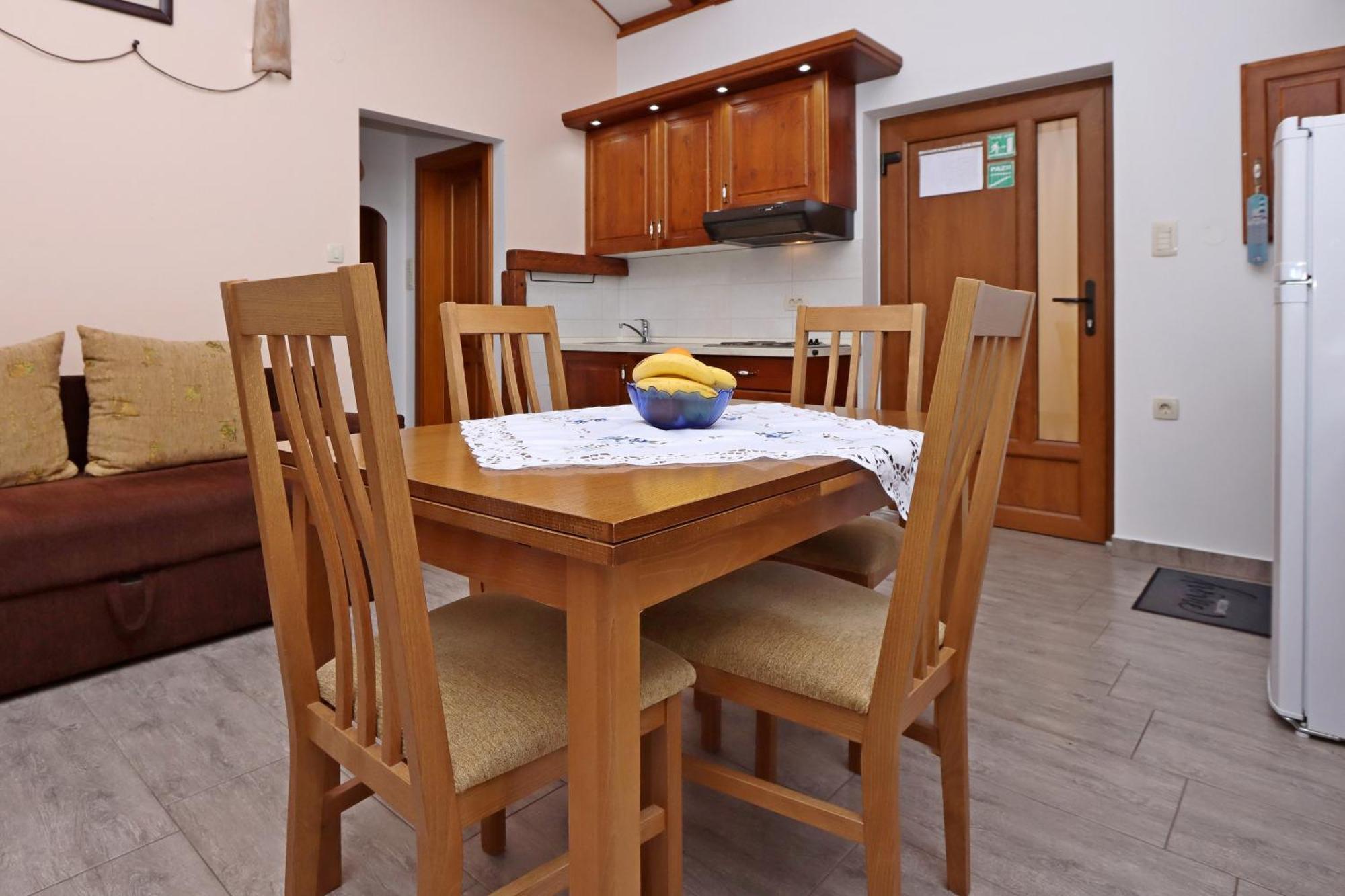 Apartments With A Parking Space Opatija - Pobri, Opatija - 7813 马图利 客房 照片