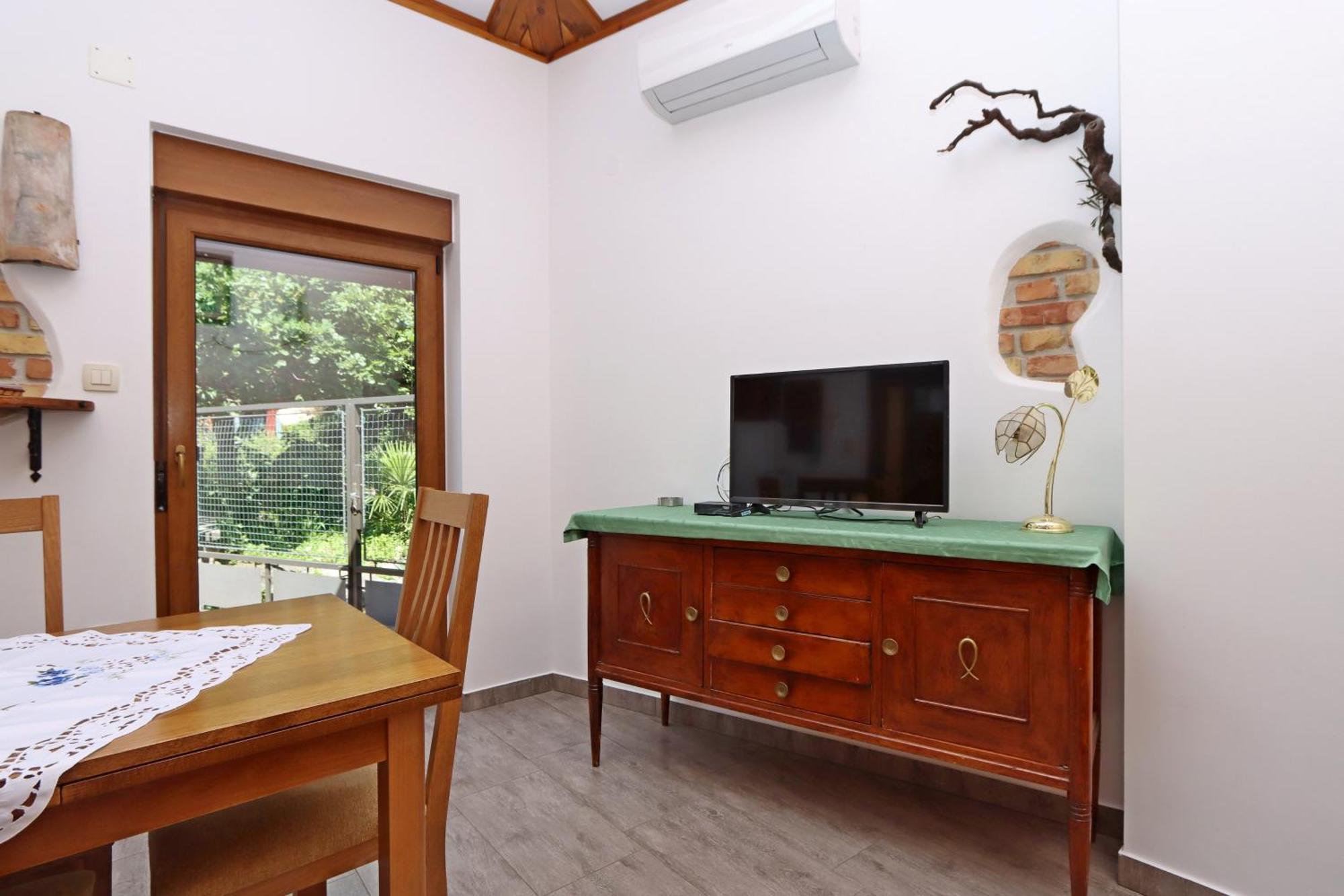 Apartments With A Parking Space Opatija - Pobri, Opatija - 7813 马图利 客房 照片