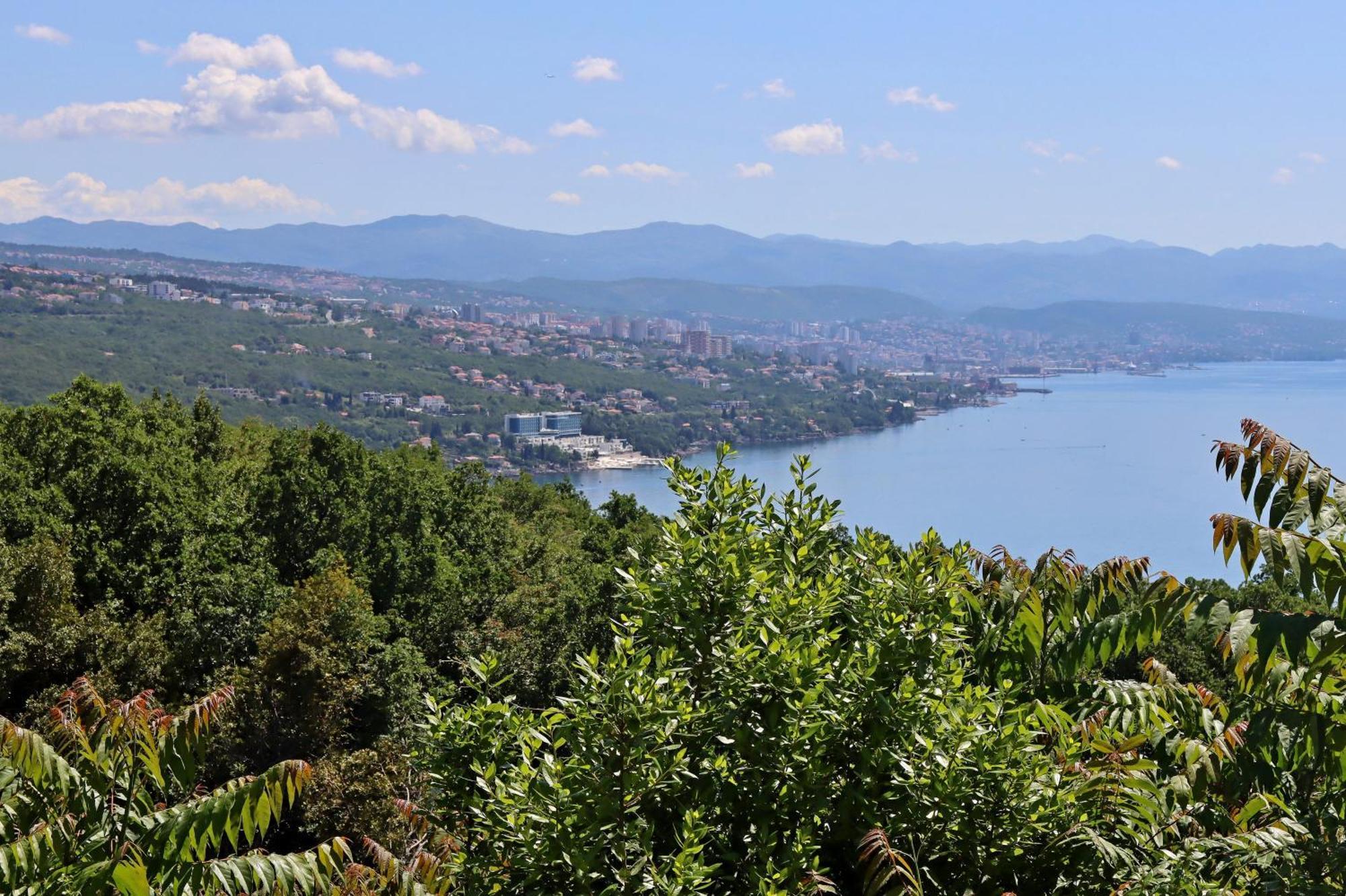 Apartments With A Parking Space Opatija - Pobri, Opatija - 7813 马图利 外观 照片