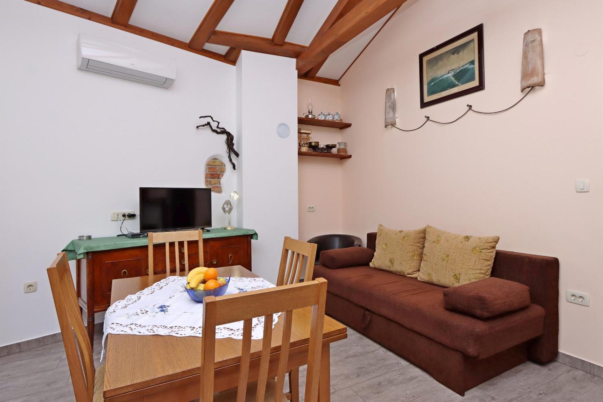 Apartments With A Parking Space Opatija - Pobri, Opatija - 7813 马图利 外观 照片