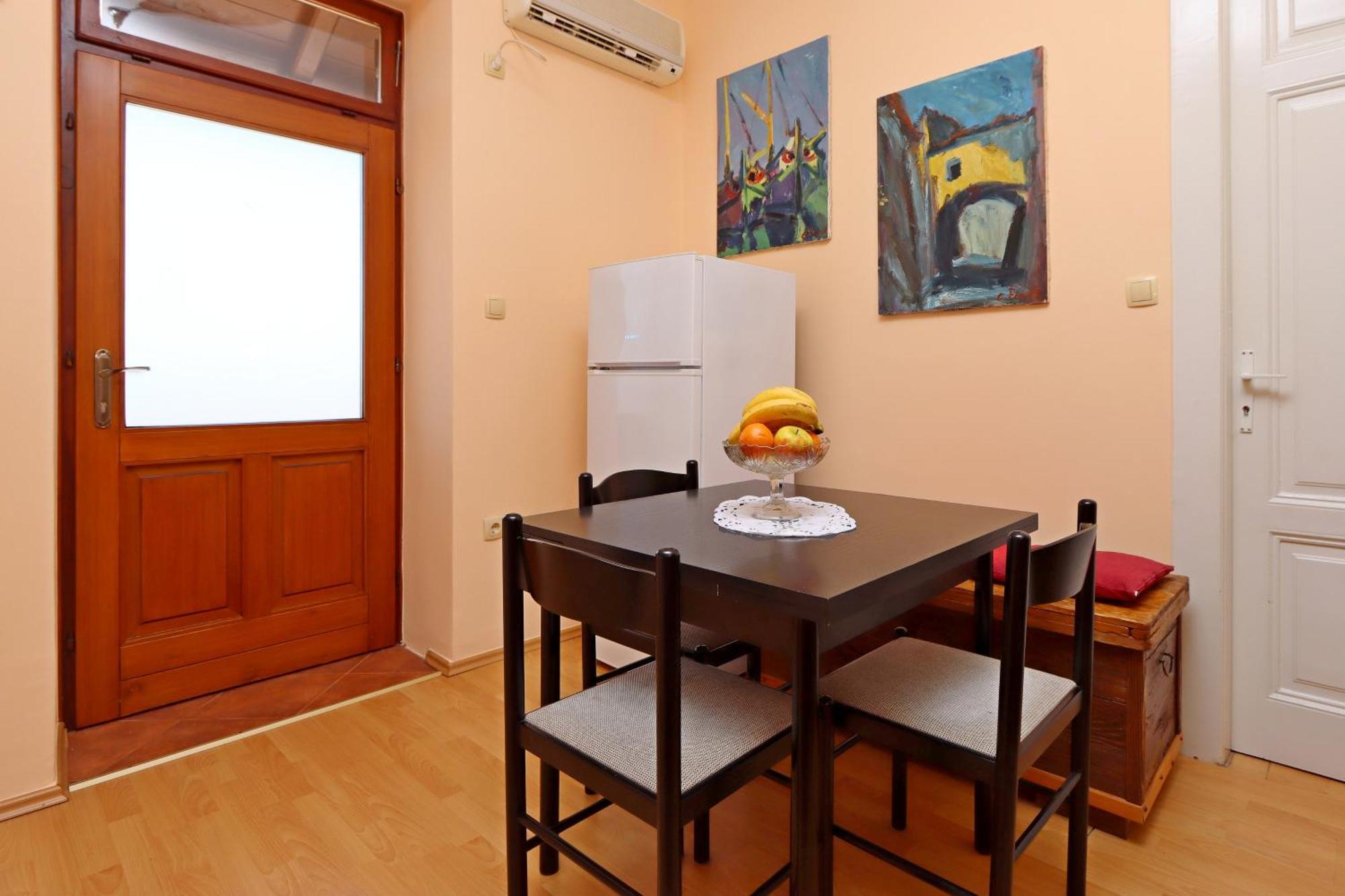 Apartments With A Parking Space Opatija - Pobri, Opatija - 7813 马图利 外观 照片