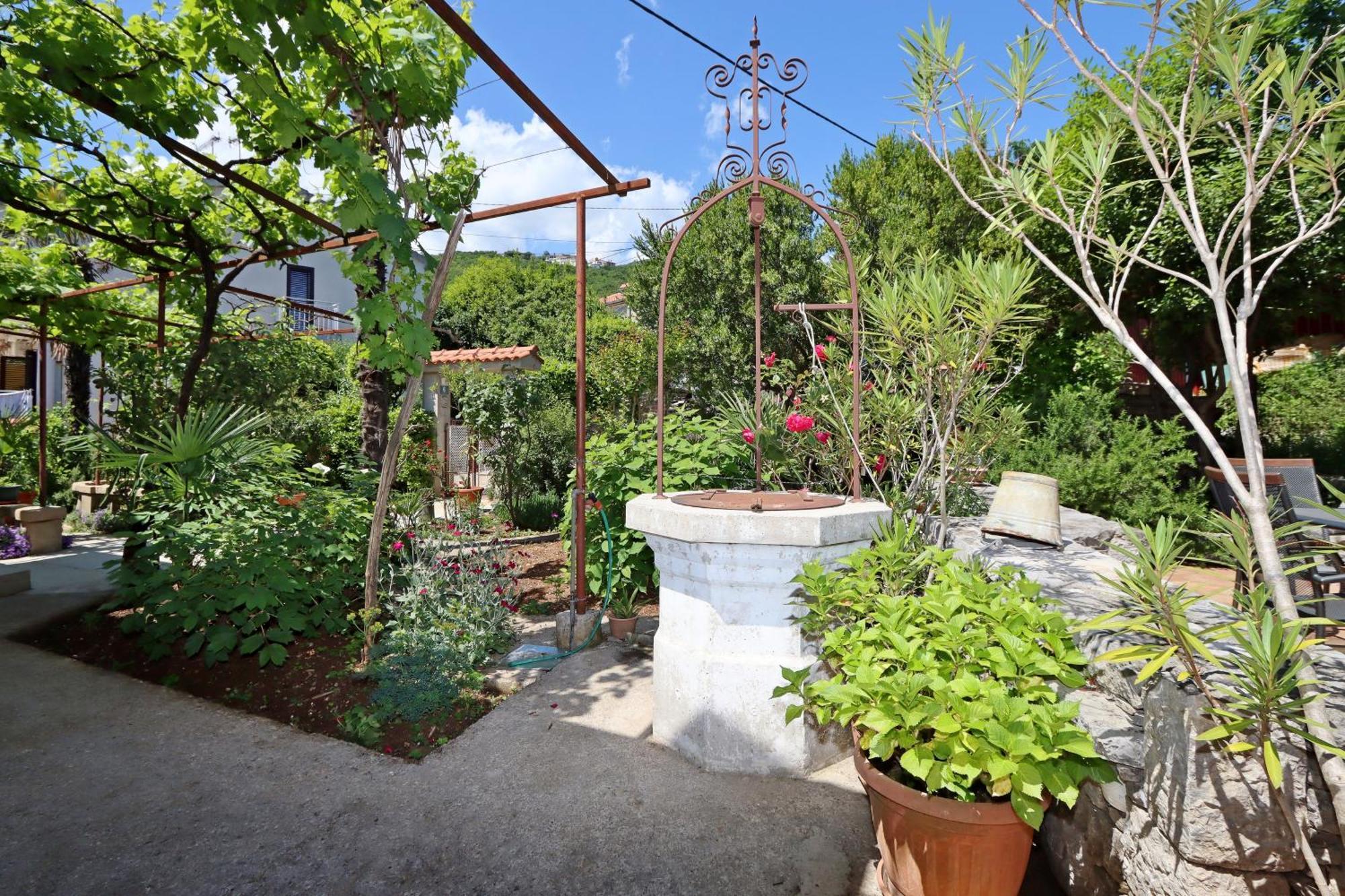 Apartments With A Parking Space Opatija - Pobri, Opatija - 7813 马图利 外观 照片
